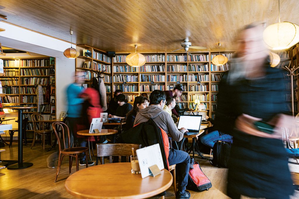 Kelet Kávézó és Galéria – ahová egyszerűen jó betérni