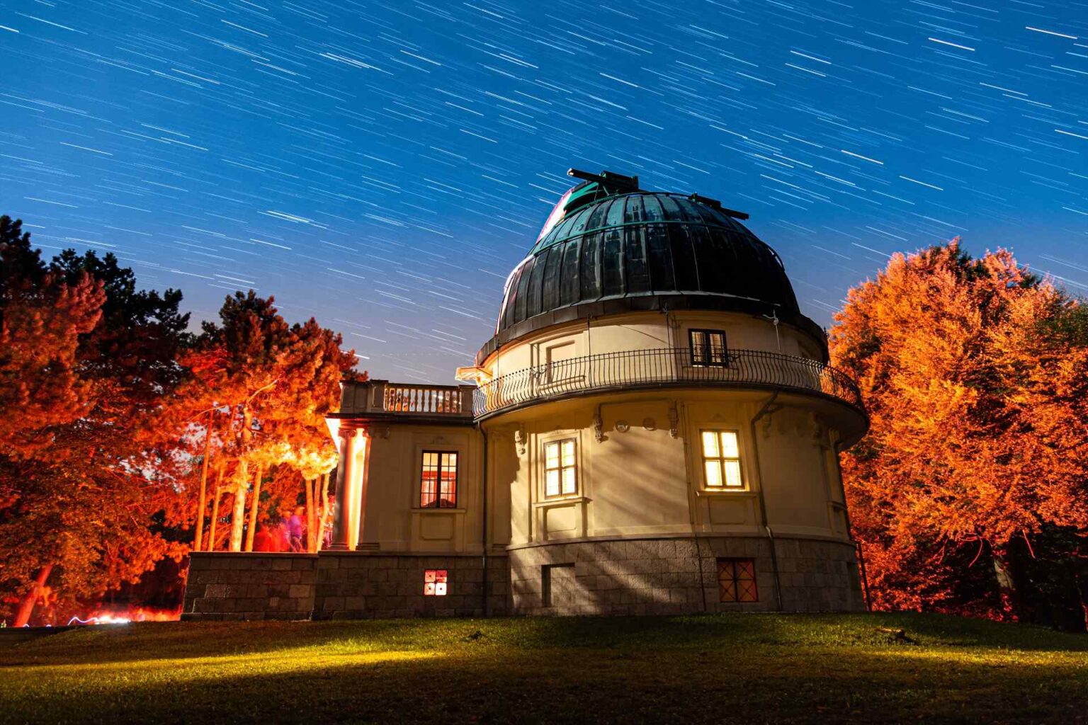 Halloweeni est és részleges holdfogyatkozás a Svábhegyi Csillagvizsgálóban