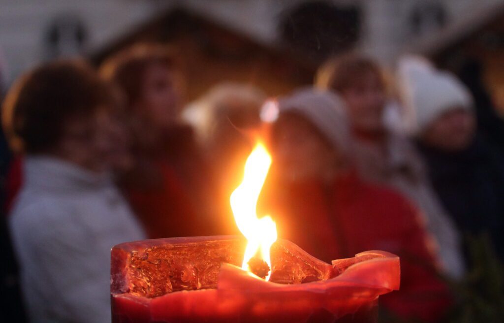 Minden héttel növekszik a fény – az adventi népszokásokról