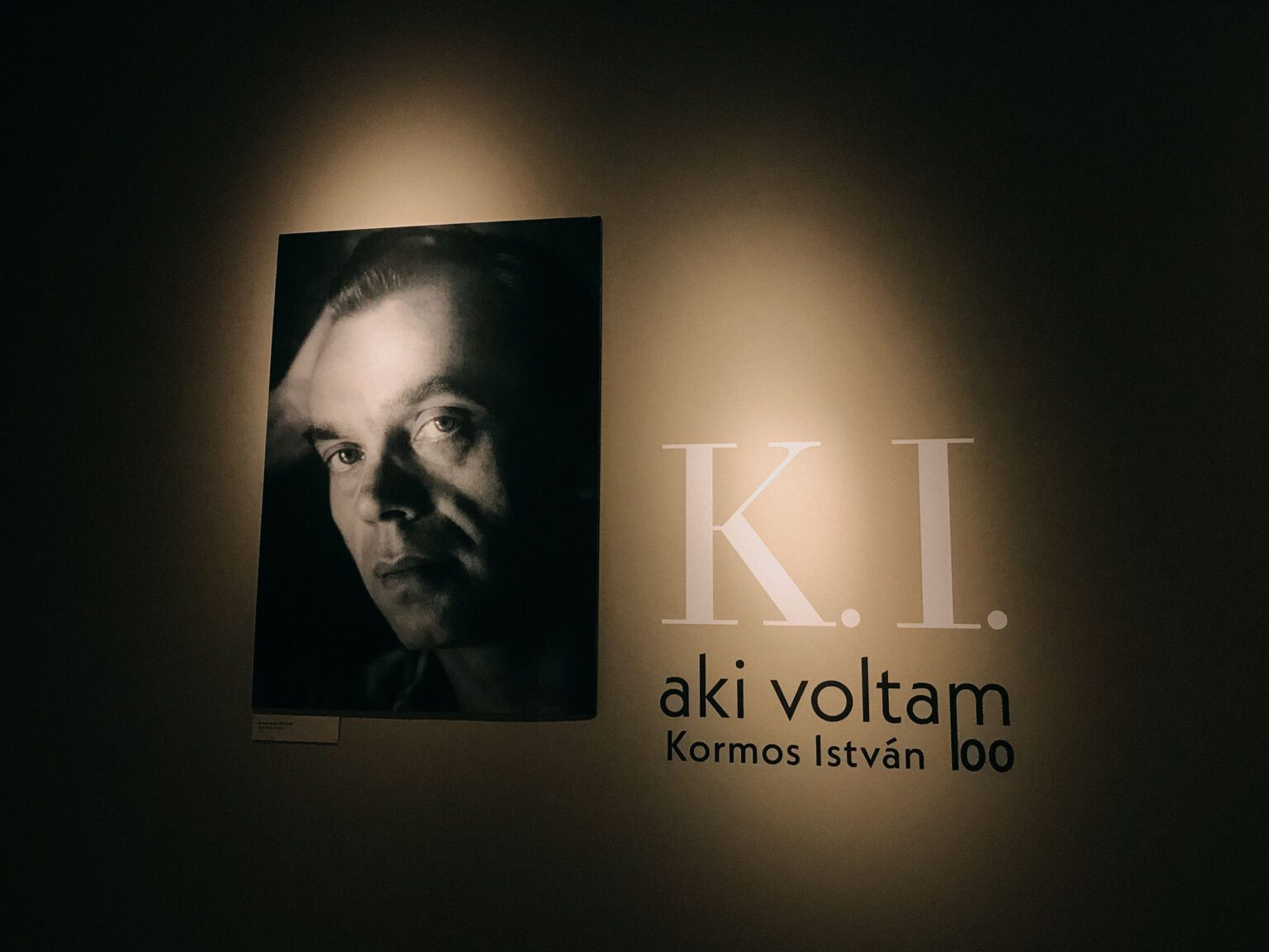 „K. I., aki voltam” – Kormos István-kiállítás a Petőfi Irodalmi Múzeumban