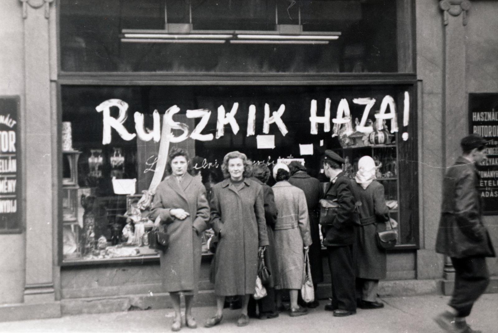 Az 1956-os forradalom, budapesti utca. Fotó: Fortepan / Virány László