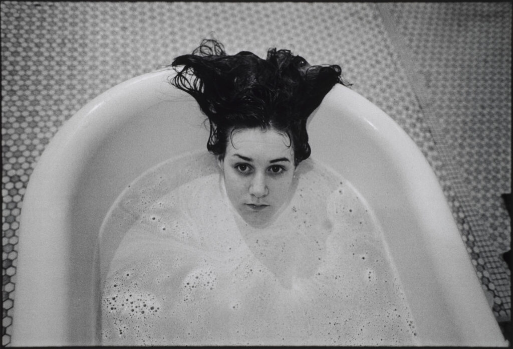 Laurie a fürdőkádban, 81-es kórterem, Oregoni Állami Kórház, Salem, Oregon, USA, 1976 (Fotó: © Mary Ellen Mark)