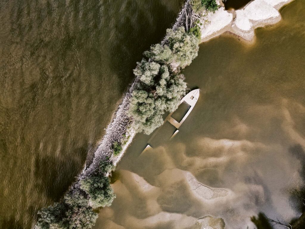 Digács, hajóroncsok, fotó: Földházi Árpád, Magyar Krónika Magazin, Duna 